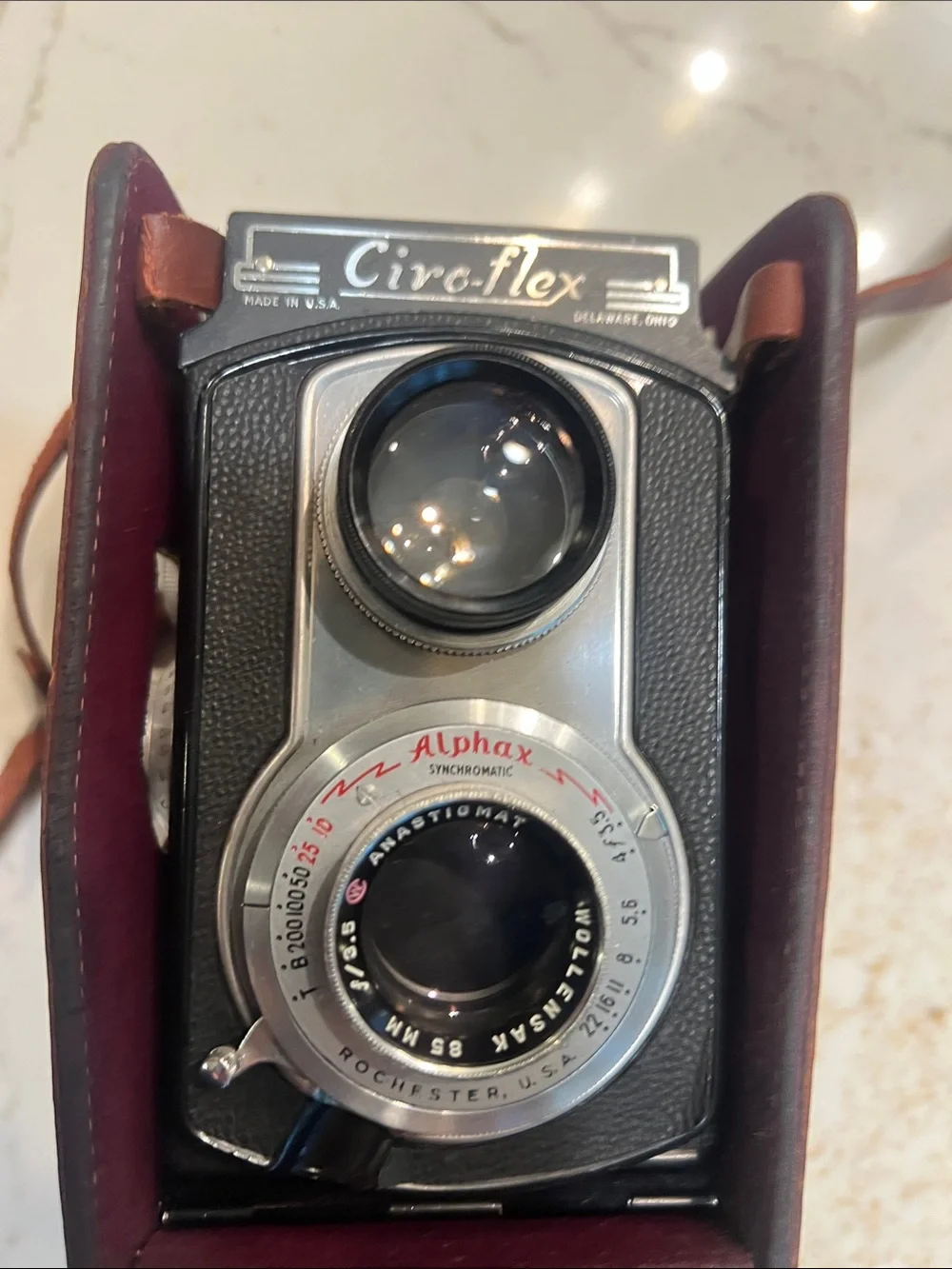 Twin-Lens Vintage Ciro- flex Film Camera in Black with Brown Case
